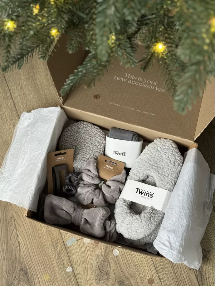 Набір Christmas з круглою косметичкою сірий