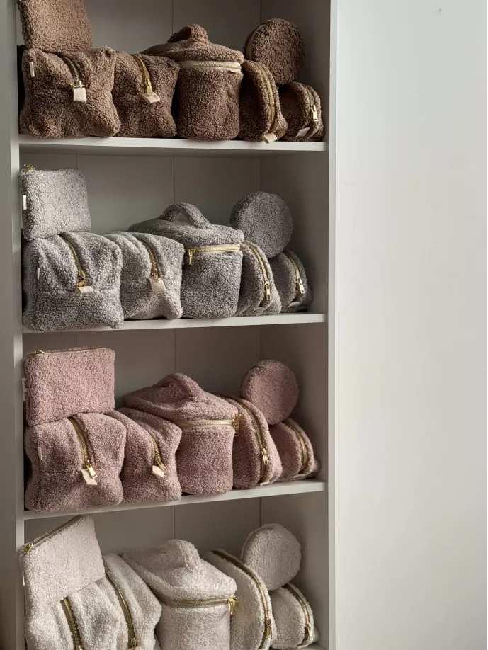 Косметичка TEDDY сірого кольору круг