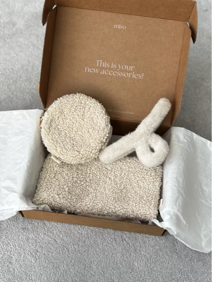 Косметичка TEDDY бежевого кольору конверт