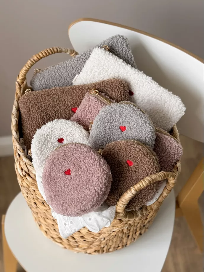 Косметичка TEDDY LOVE коричневого кольору круг