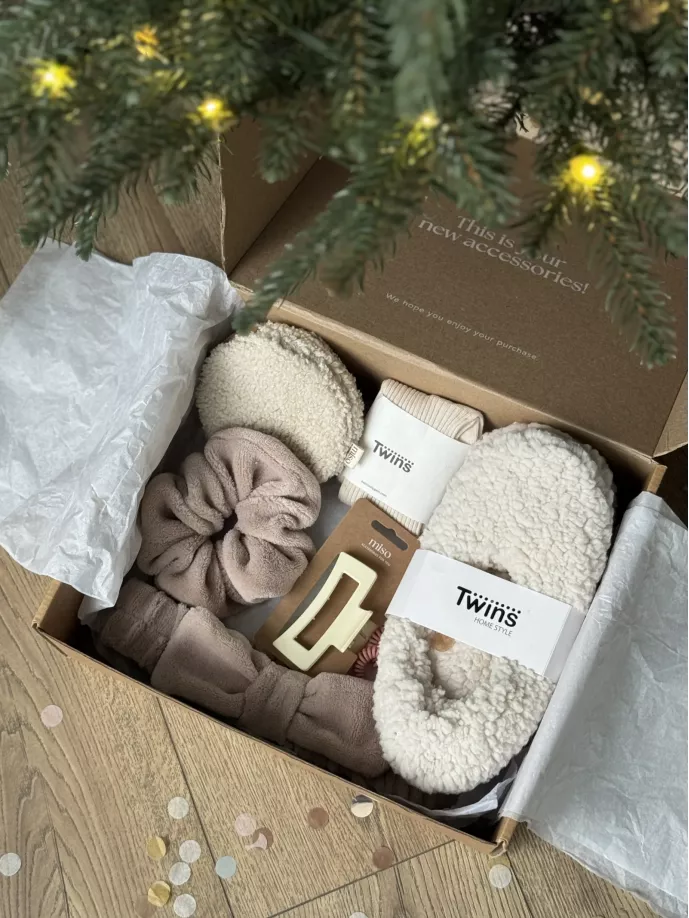 Набір Christmas з круглою косметичкою молочний