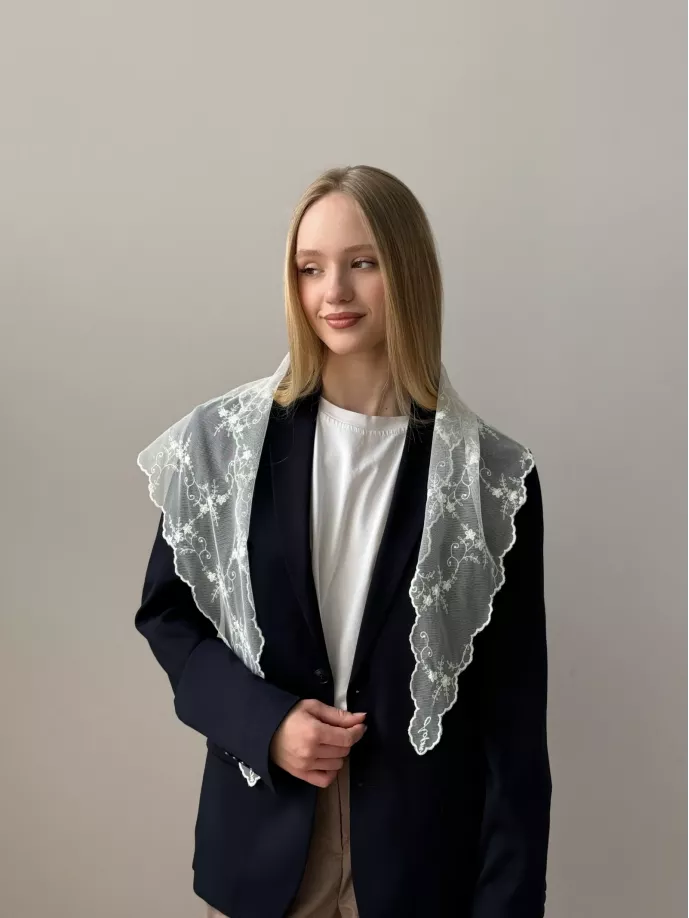 Косинка молочна мереживна квіти