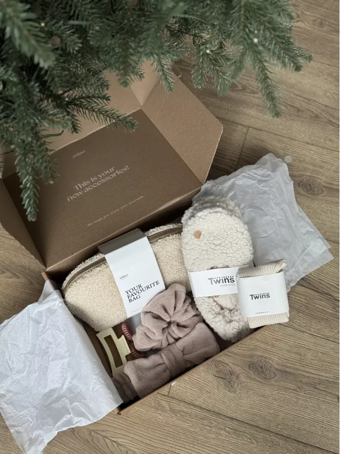 Набір Christmas середня косметичка молочний