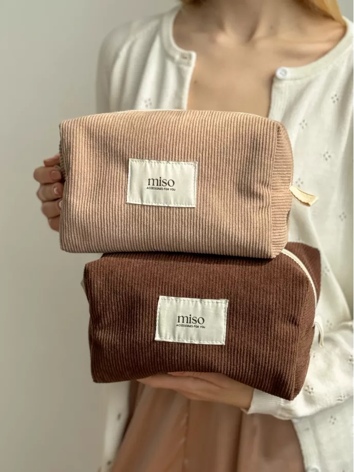 Косметичка середня квадрат вельвет темно-коричнева