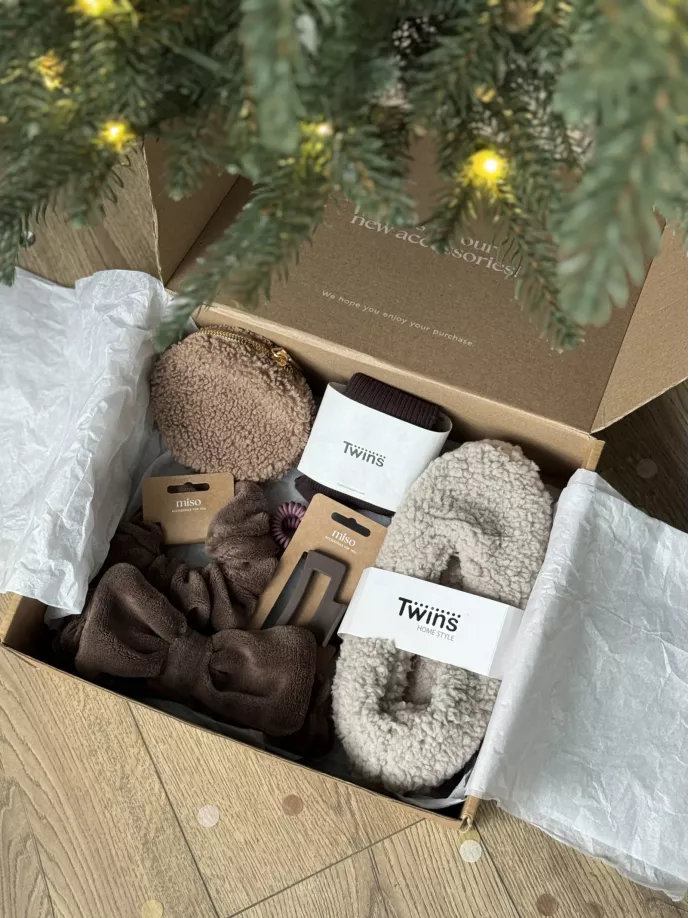 Набір Christmas з круглою косметичкою коричневий