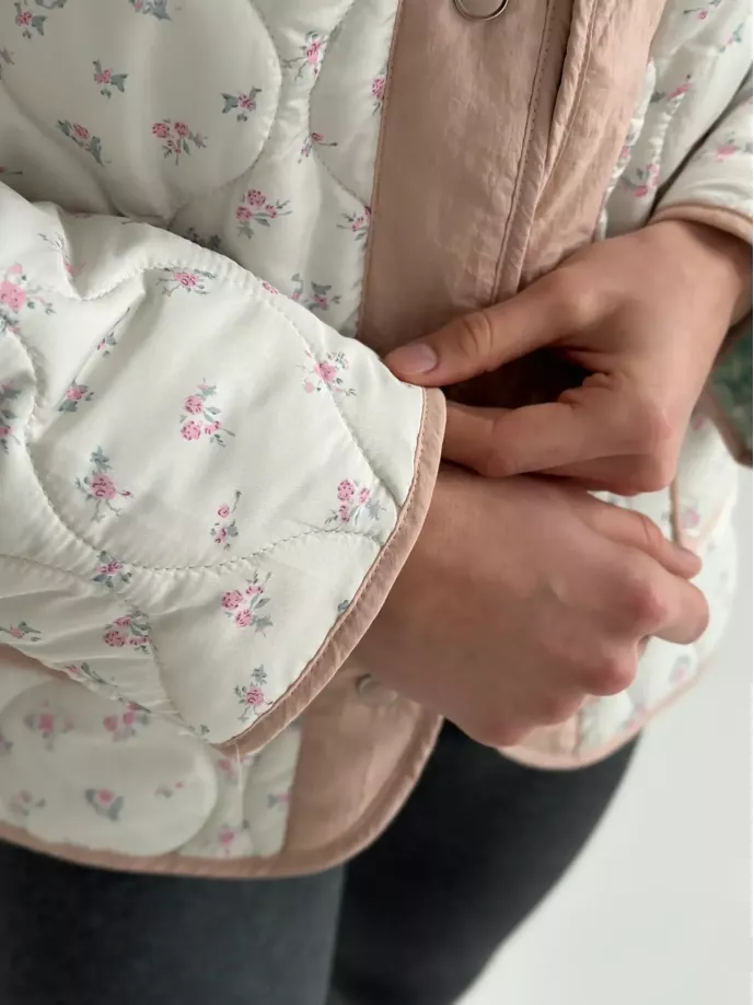 Куртка стьобана у квітку біла onesize