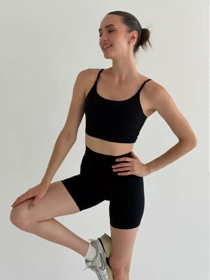 Yoga топ з тонкими бретелями чорний