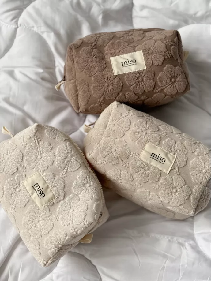 Косметичка середня махра жакард з квітами колір молочний
