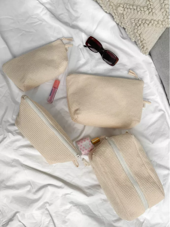 Косметичка вафля мала трикутна молочного кольору